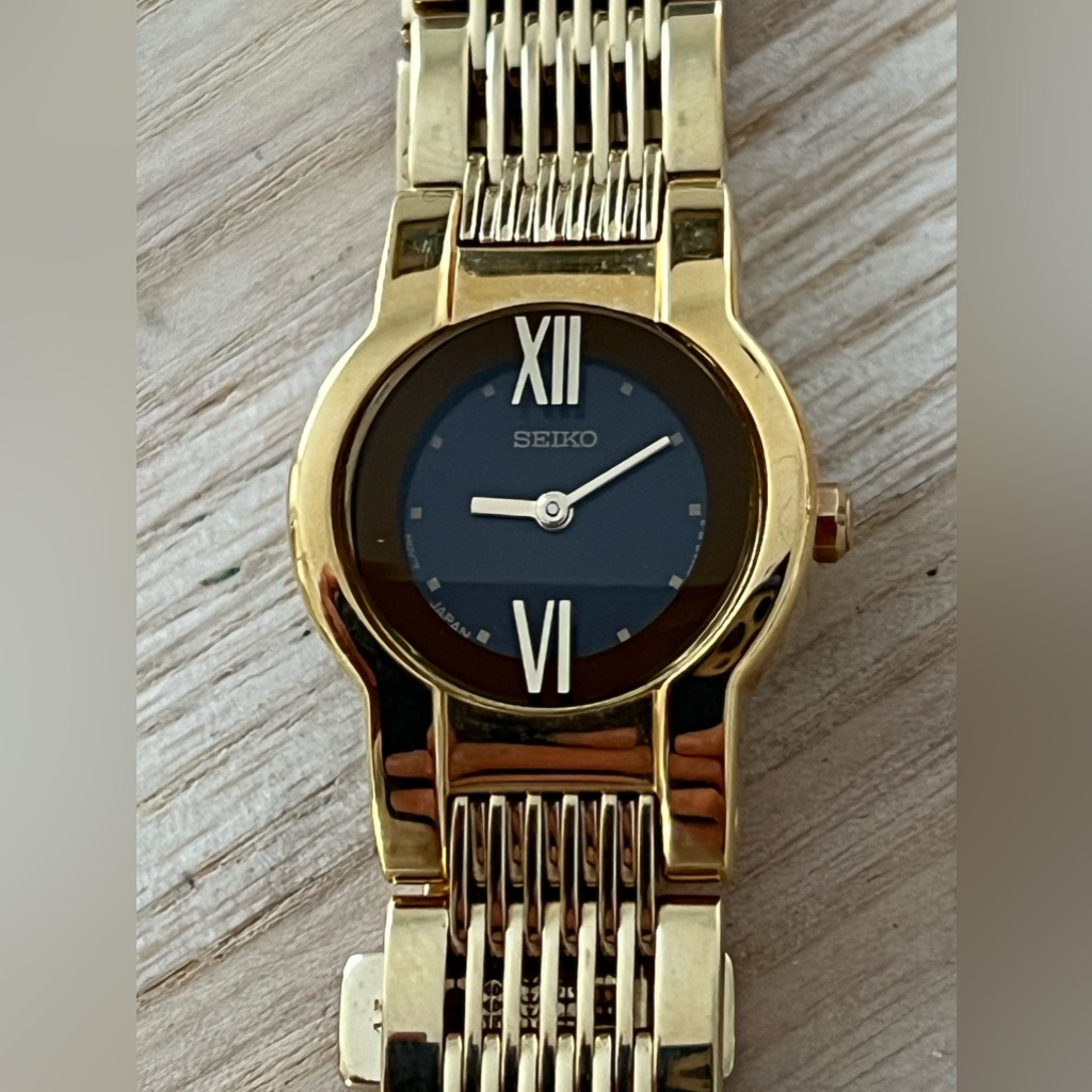 Seiko Super Rare Curvex Ladies Watch Black Dial Gold Markers Gold-Tone Bracelet
